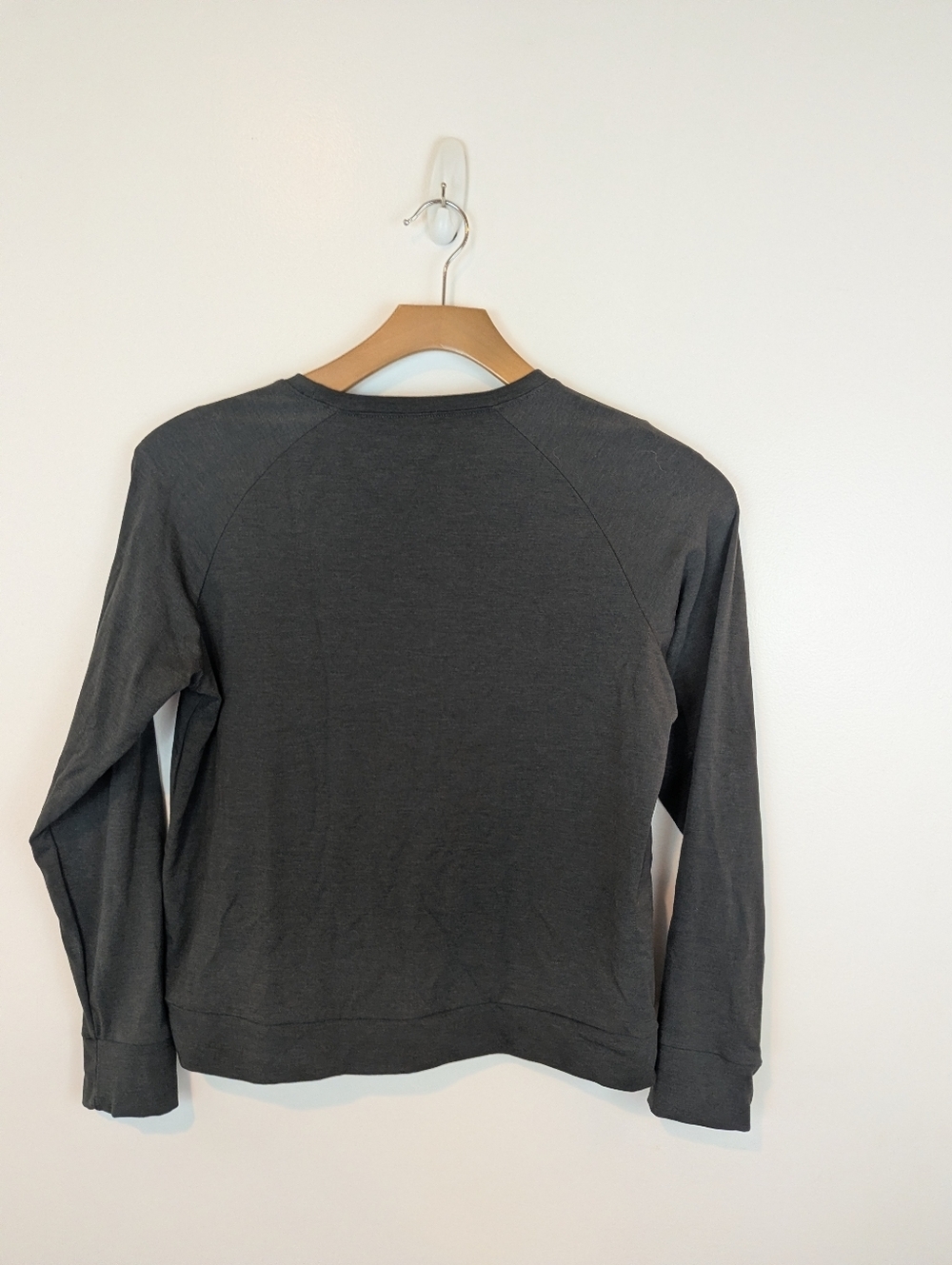 Cozy Earth Brushed Viscose Made from Bamboo Top in Gray, Sz M - Picture 4 of 5